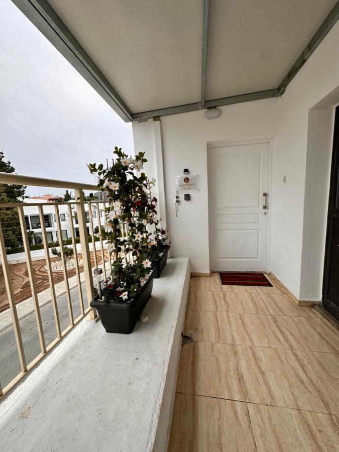 Aphrodites Suite Paphos Extérieur photo